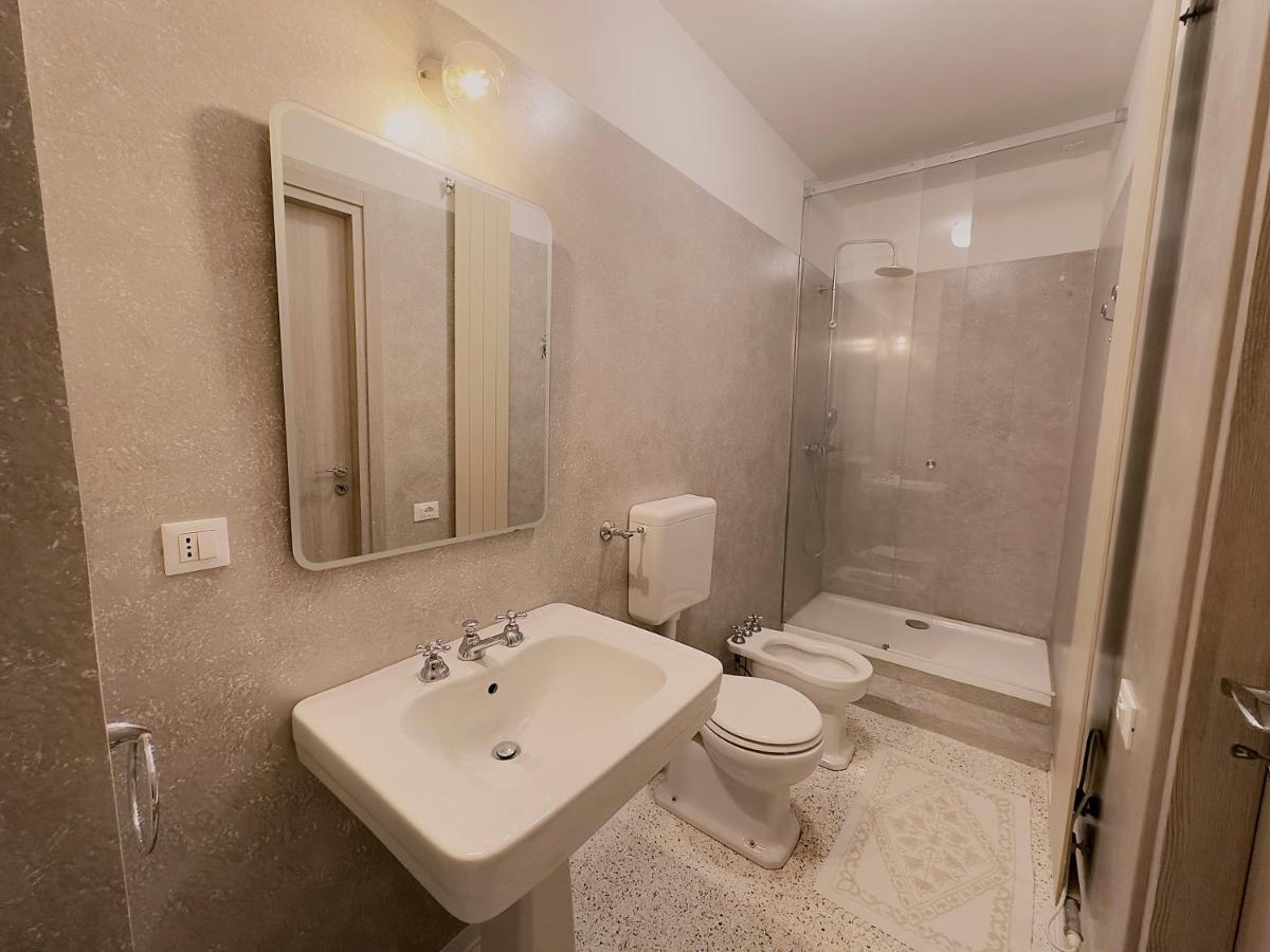 Minimal Apartment Navigli Milan Exterior photo